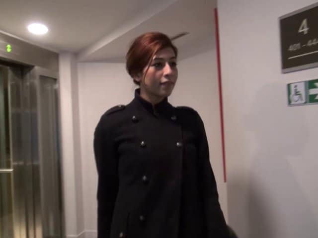 Une première vidéo, et voilà qu’elle avale déjà