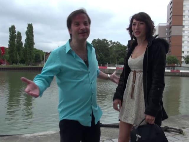 Gabriella dégote un type dans la rue et le baise